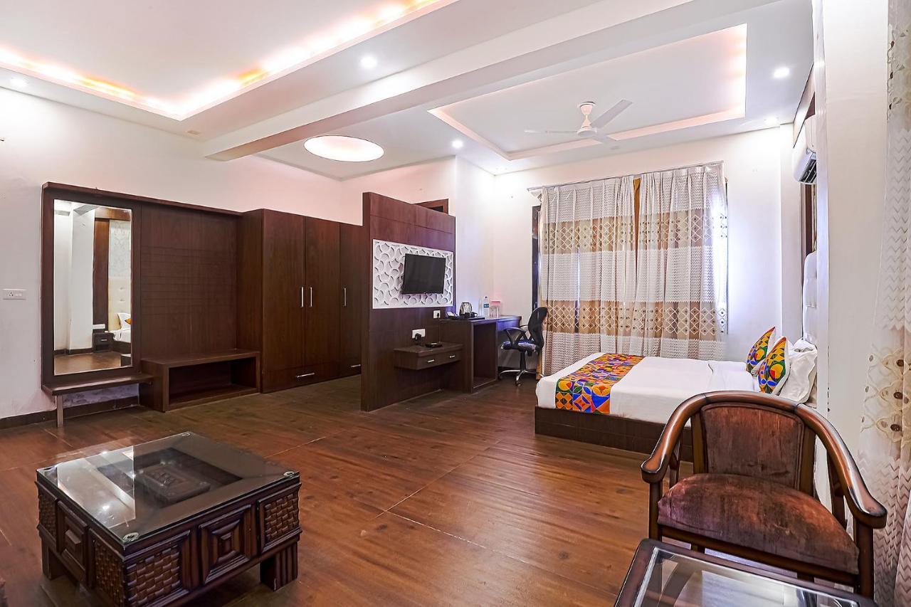 Fabhotel Swess Grand Agra  Bagian luar foto