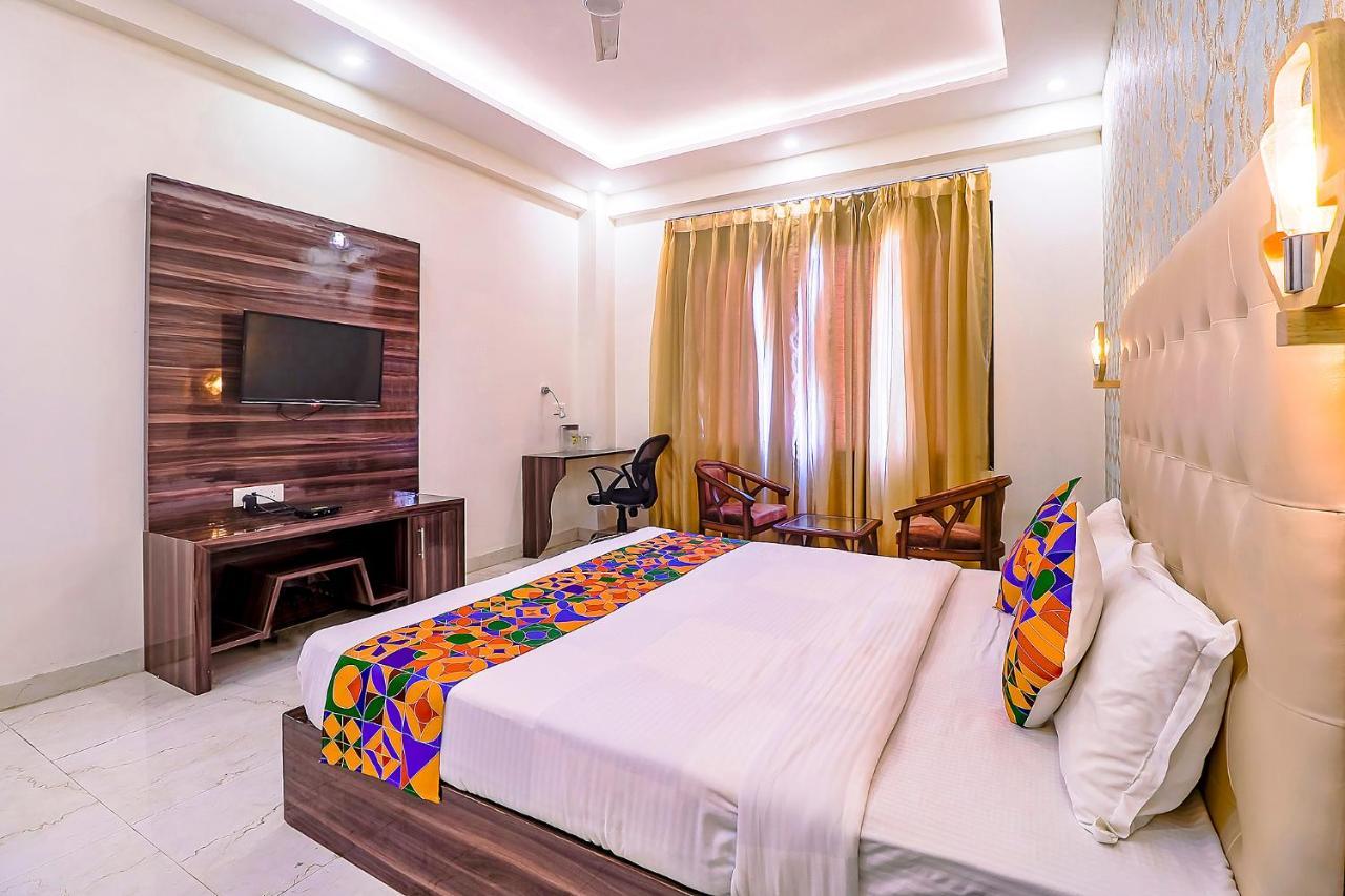 Fabhotel Swess Grand Agra  Bagian luar foto