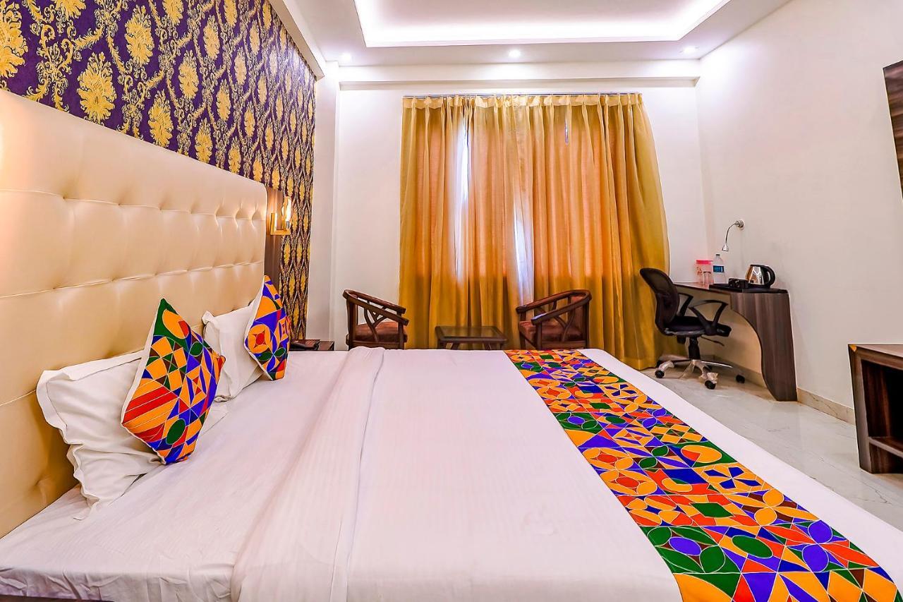 Fabhotel Swess Grand Agra  Bagian luar foto